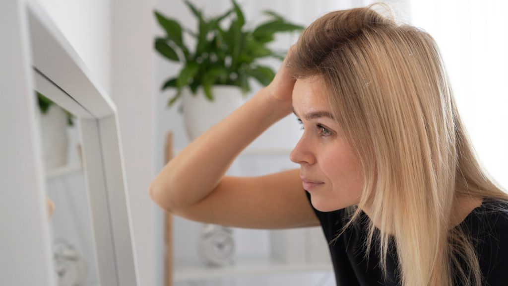 Finastéride femme : est-ce vraiment efficace contre la chute de cheveux ?